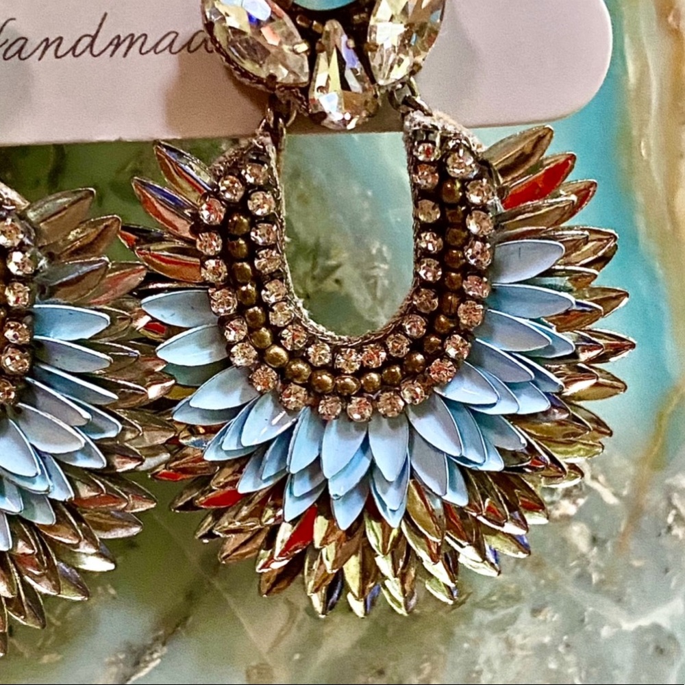 🌺🎉HP🎉🌺 NWT Deepa Gurnani Crystal Lotus Petal Chandeliers - Picture 13 of 15